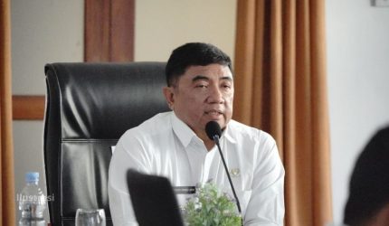 Bupati Garut Abdusy Syakur Amin dalam rapat penanganan absensi siswa dan Anak Tidak Sekolah