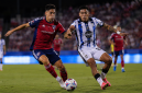 Ilustrasi pertandingan FC Dallas melawan Querétaro yang masih berlangsung dengan Dallas unggul 1-0 berkat gol Santiago Moreno