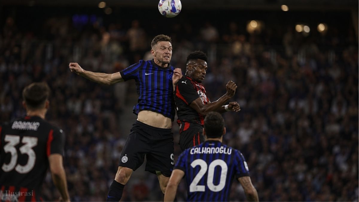 Duel AC Milan vs Inter Milan pada Derby della Madonnina pramusim.