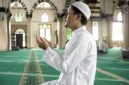 Ilustrasi doa tolak bala untuk memohon perlindungan kepada Allah SWT dari bahaya dan musibah.