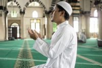Ilustrasi doa tolak bala untuk memohon perlindungan kepada Allah SWT dari bahaya dan musibah.