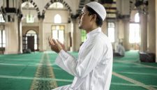 Ilustrasi doa tolak bala untuk memohon perlindungan kepada Allah SWT dari bahaya dan musibah.