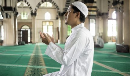 Ilustrasi doa tolak bala untuk memohon perlindungan dari bahaya dan musibah