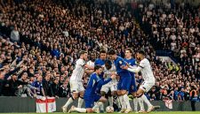 Ilustrasi duel Chelsea dan Luton Town pada putaran kedua Carabao Cup 2026/2027.