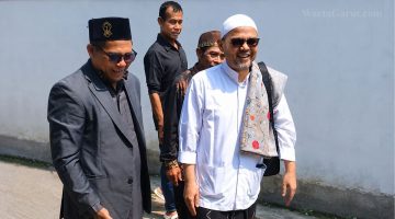 Kang Iman mewakafkan tanah untuk pembangunan Masjid Baitussurur dan pusat pendidikan Islam di Wanaraja.