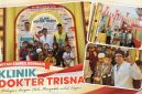 Sebanyak 17 anak mengikuti upacara bendera dalam rangka HUT ke-81 Republik Indonesia sebelum menjalani khitan di Bale Khitan Paseban Garut, Senin (17/8/2026).