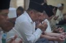 Bupati Garut Abdusy Syakur Amin menghadiri doa bersama menjelang HUT ke-81 Republik Indonesia di Masjid Agung Garut, Jumat (14/8/2026).