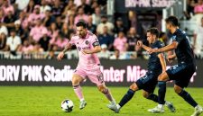 Megabintang Inter Miami CF, Lionel Messi, saat berlaga melawan Toronto FC di Nu Stadium, Florida.
