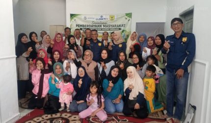 Tim IKKHG memberikan sosialisasi pengelolaan sampah berbasis 3R di Desa Sindanggalih.