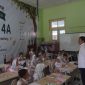  Bupati Garut Abdusy Syakur Amin memantau hari pertama pelaksanaan jam masuk sekolah pukul 06.30 WIB di SDN 7 Regol Kiansantang, Garut Kota, Rabu, 5 Agustus 2026 