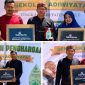 SMK Muhammadiyah Garut meraih Penghargaan Sekolah Adiwiyata sebagai bagian dari komitmen membangun budaya peduli lingkungan di sekolah.