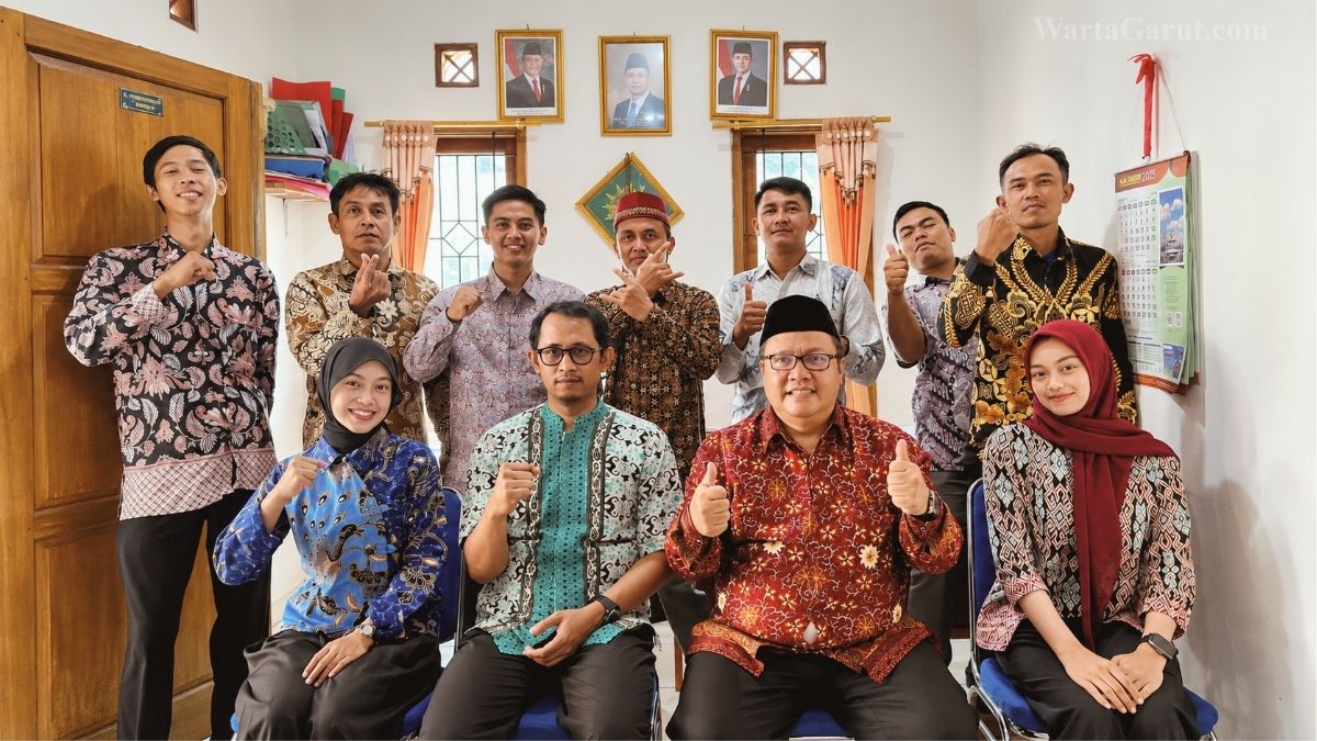 PT Surya Garut Abadi Genap Setahun, Perkuat Kemandirian Ekonomi Muhammadiyah Garut 1 Foto bersama di kantor PT Surya Garut Abadi Kabupaten Garut