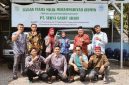 Direktur Utama PT Surya Garut Abadi H. Ismar Zakaria Foto bersama di kantor PT Surya Garut Abadi, Perumahan Istana Sabda Alam Blok B12, Tarogong Kaler, Kabupaten Garut, Selasa (25/8/2026).