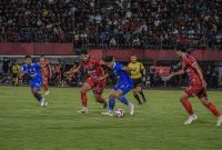 Ilustrasi duel Persib Bandung melawan Bali United dalam Dewata Challenge Series 2026.