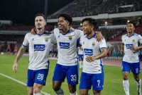 Persib Bandung merayakan kemenangan 3-2 atas Bali United pada laga pamungkas Dewata Challenge Series 2026 di Stadion Kapten I Wayan Dipta, Gianyar, Selasa (18/8/2026). (Ilustrasi Warta Garut)
