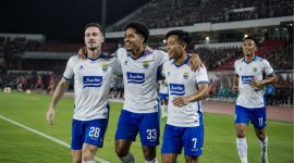 Persib Bandung merayakan kemenangan 3-2 atas Bali United pada laga pamungkas Dewata Challenge Series 2026 di Stadion Kapten I Wayan Dipta, Gianyar, Selasa (18/8/2026). (Ilustrasi Warta Garut)