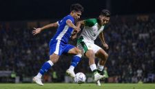 Persib Bandung bermain imbang 1-1 melawan Persebaya Surabaya pada babak pertama final Piala Presiden 2026 di Stadion Kapten I Wayan Dipta, Kamis, 6 Agustus 2026. (Ilustrasi/wartagarut.com)