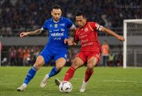 Ilustrasi duel Persib Bandung melawan Persija Jakarta pada semifinal Piala Presiden 2026.