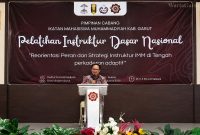 Kepala Kesbangpol Kabupaten Garut, Drs. H. Nurrodhin, M.Si., memberikan sambutan dalam kegiatan Pelatihan Instruktur Dasar Nasional (PIDNAS) IMM Garut di IMDA Garut, Jumat, 7 Agustus 2026.