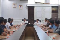 Bupati Garut Abdusy Syakur Amin menerima jajaran PT Pupuk Indonesia Regional Jawa Barat bersama Asosiasi Pupuk Kabupaten Garut untuk membahas kelancaran distribusi pupuk bersubsidi, Rabu, 5 Agustus 2026