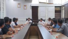 Bupati Garut Abdusy Syakur Amin menerima jajaran PT Pupuk Indonesia Regional Jawa Barat bersama Asosiasi Pupuk Kabupaten Garut untuk membahas kelancaran distribusi pupuk bersubsidi, Rabu, 5 Agustus 2026