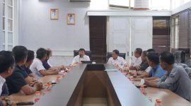  Bupati Garut Abdusy Syakur Amin menerima jajaran PT Pupuk Indonesia Regional Jawa Barat bersama Asosiasi Pupuk Kabupaten Garut untuk membahas kelancaran distribusi pupuk bersubsidi, Rabu, 5 Agustus 2026 