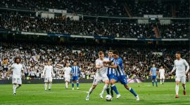 Ilustrasi pertandingan Real Madrid melawan Real Sociedad dalam kompetisi La Liga.