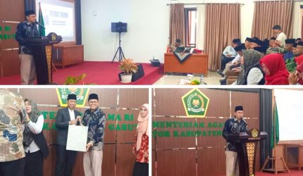 Drs. H. Sarip Asbuloh menyampaikan sambutan Paturay Tineung Saepulloh