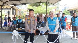 Polres Garut bersama PLN UP3 Garut meresmikan SPKLU di lingkungan Mapolres Garut, Kamis (27/8/2026).