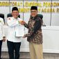 Penyerahan salinan KMA Nomor 273 Tahun 2026 tentang perubahan bentuk STAI Al Musaddadiyah Garut menjadi Institut Agama Islam Prof. K.H. Anwar Musaddad di Jakarta, Senin (10/8/2026).