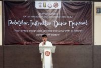 Wakil Ketua DPRD Kabupaten Garut Ayi Suryana menyampaikan pandangan tentang peran pemuda dalam kegiatan PIDNAS IMM Garut di IMDA Garut, Jumat, 7 Agustus 2026.