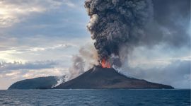 Aktivitas Gunung Anak Krakatau masih berada pada Level III Siaga setelah episode erupsi menerus sekitar 25 jam berakhir (Ilustrasi).