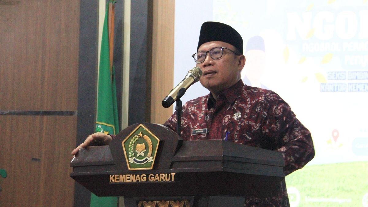 Kepala Kemenag Kabupaten Garut H. Hamzah Rukmana menyampaikan arahan dalam Ngopi Pagi bersama penyuluh agama, Kamis, 10 September 2026