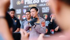 Kapolres Garut AKBP Niko N. Adi Putra menyampaikan penanganan kasus dugaan bullying dan kekerasan terhadap pelajar, Kamis, 10 September 2026.