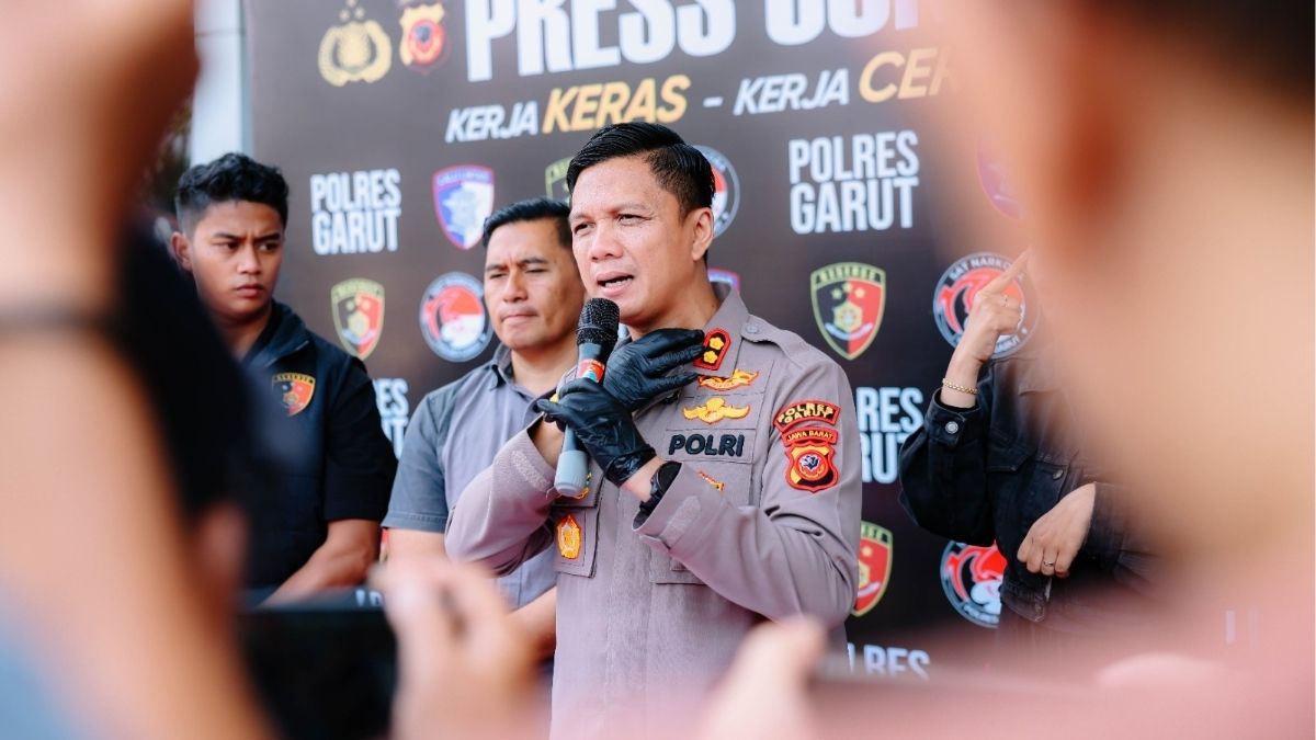 Kapolres Garut AKBP Niko N. Adi Putra menyampaikan penanganan kasus dugaan bullying dan kekerasan terhadap pelajar, Kamis, 10 September 2026.