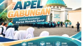 Ketua Pembina YDHIG Dr. H. Hadiat menyampaikan arahan dalam apel gabungan IKKHG sekaligus apel perdana mahasiswa baru Tahun Akademik 2026/2027.