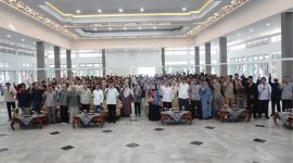 Bupati Garut Abdusy Syakur Amin melepas peserta KKN-Gradasi 2026 di Pendopo Kabupaten Garut, Jumat, 18 September 2026.