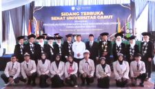 Mahasiswa baru Universitas Garut mengikuti Sidang Terbuka Senat dalam rangka PKKMB Tahun Akademik 2026/2027 di Kampus 1 UNIGA, Rabu (23/9/2026).