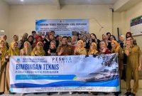 Dinas Perikanan dan Peternakan Kabupaten Garut memberikan bimbingan teknis pengolahan produk perikanan kepada kelompok wanita di Desa Balewangi, Kecamatan Cisurupan.