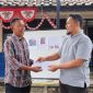 Ketua Fraksi PKS Garut menyerahkan bantuan sebagai bentuk kepedulian terhadap korban dan keluarga terdampak kecelakaan Kapal Virgo 8.