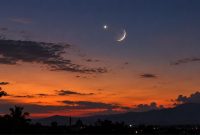Ilustrasi fenomena astronomi ketika planet Venus tampak berdekatan dengan Bulan sabit di langit Indonesia dan di sejumlah wilayah mengalami okultasi.