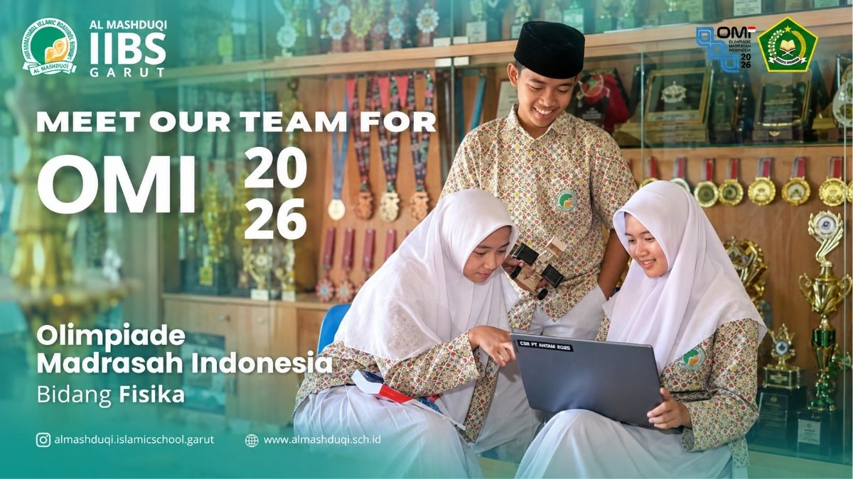 Raisya Fakhira, santri murid MA Unggulan Al Mashduqi IIBS Garut, (Sisi kanan, memegang laptop) bersama teman berjuang olimpiade) melaju ke OMI 2026 tingkat Provinsi Jawa Barat bidang Fisika.