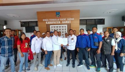 DPRD Garut menerima aspirasi buruh dan mendorong Raperda Ketenagakerjaan