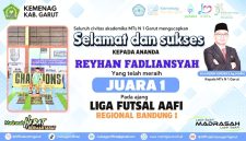 Reyhan Fadliansyah, siswa MTsN 1 Garut, meraih Juara 1 Liga Futsal AAFI Regional Bandung 1.