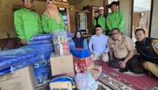 H. Aceng Malki menyalurkan santunan kepada korban kebakaran di Desa Cigedug, Garut, 14 September 2026.