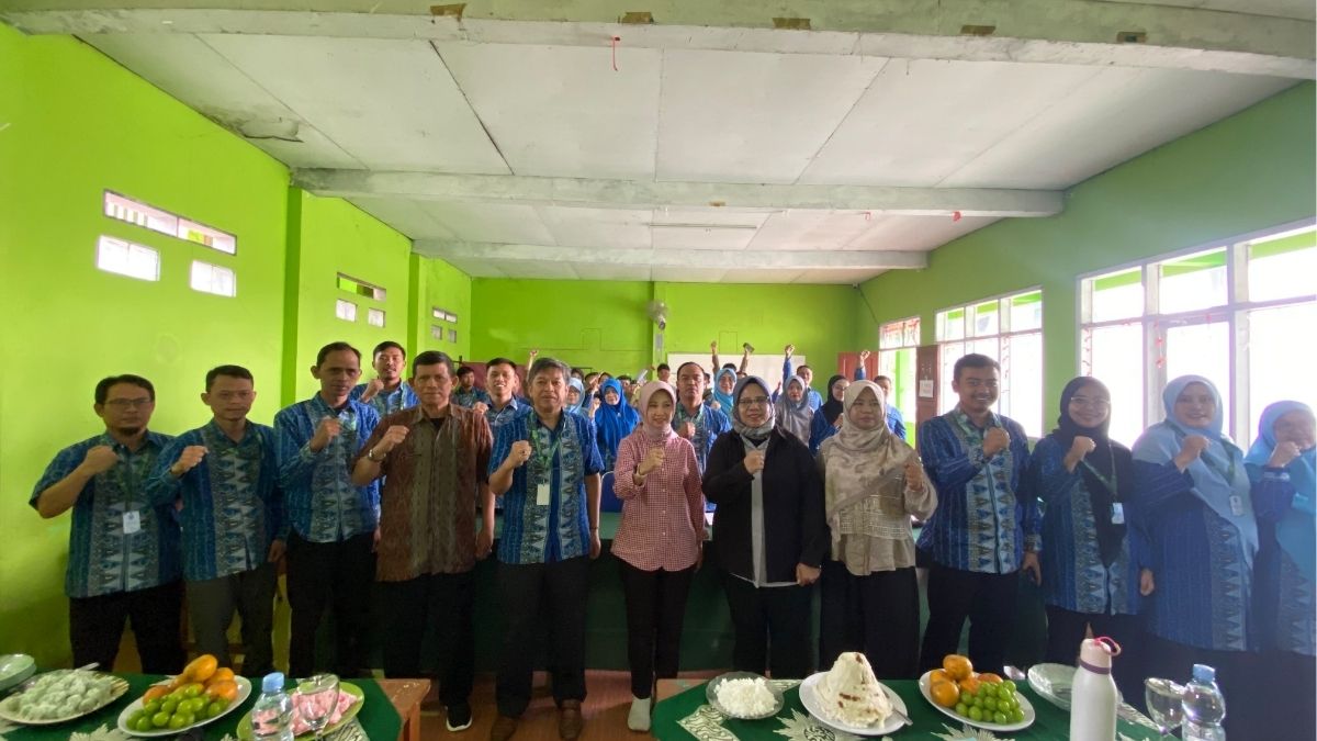 Tim Verifikasi Lapangan Adiwiyata Jawa Barat meninjau program lingkungan di SMK Muhammadiyah Garut