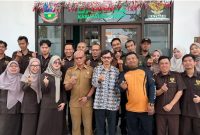 Sekda Kabupaten Garut Nurdin Yana saat melakukan kunjungan kerja ke kantor Baznas Garut, Selasa (20/10/2026).