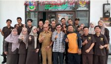 Sekda Kabupaten Garut Nurdin Yana saat melakukan kunjungan kerja ke kantor Baznas Garut, Selasa (20/10/2026).