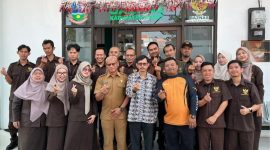 Sekda Kabupaten Garut Nurdin Yana saat melakukan kunjungan kerja ke kantor Baznas Garut, Selasa (20/10/2026).
