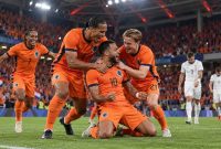 Timnas Belanda merayakan kemenangan 2-1 atas Serbia di Philips Stadion, Eindhoven, dalam UEFA Nations League 2026/2027. Ilustrasi Warta Garut